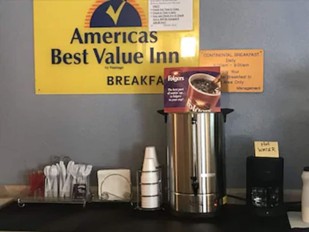 Americas Best Inn - Eureka photo 11