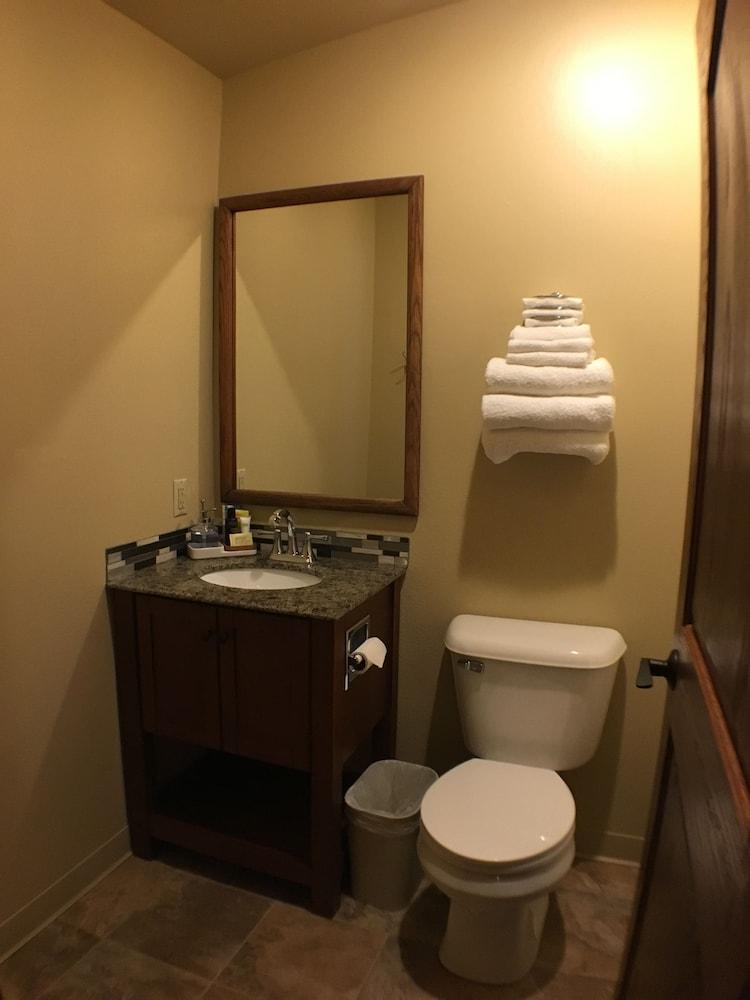 Hanging Horn Lakeside Resort photo 19