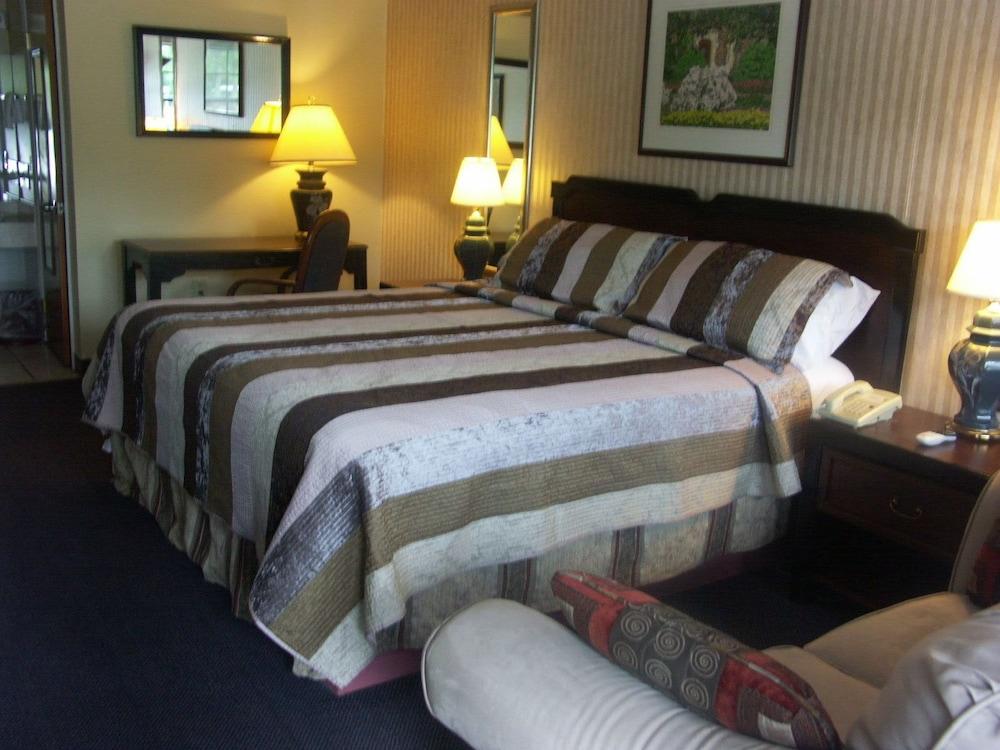 Deerwood Inn and Madison Campground photo 4