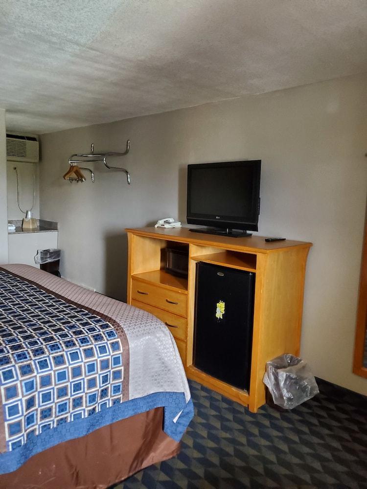 Budget Inn Express Douglas photo 8