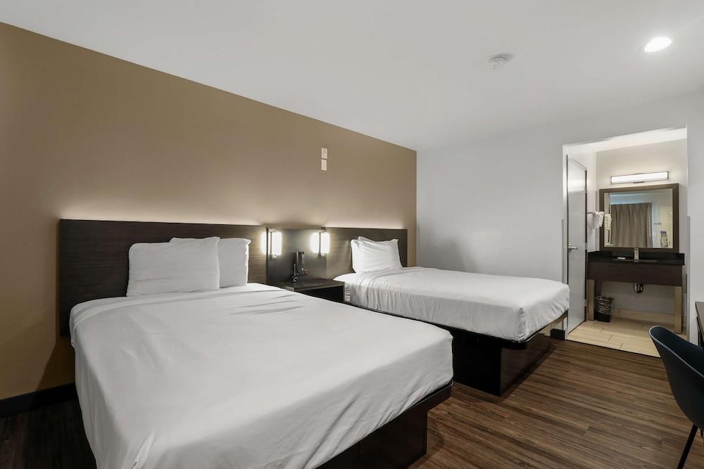 Studio 6 Suites Escondido, CA photo 10