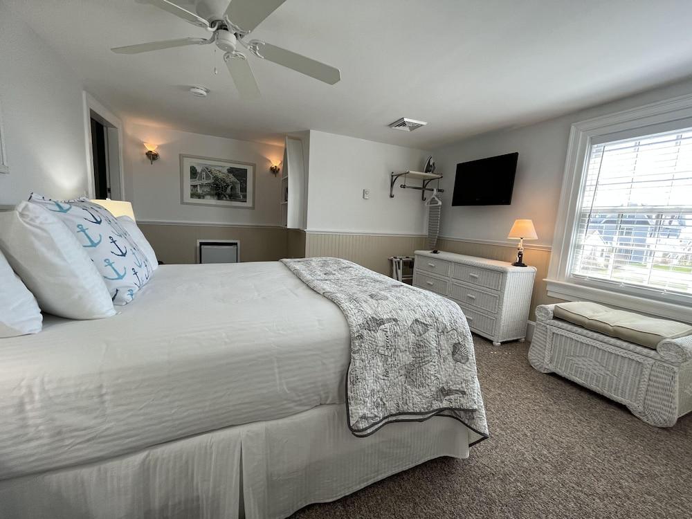 Beach Breeze Inn photo 76