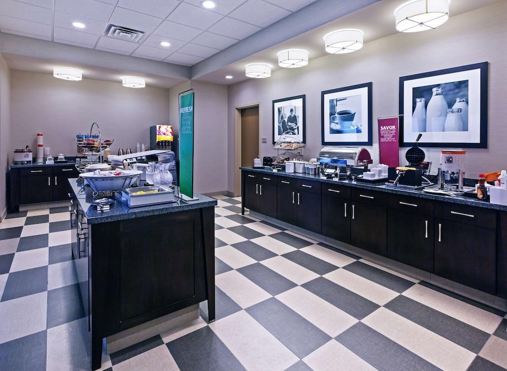 Hampton Inn Marion photo 24