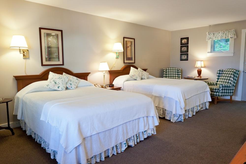 Mount Battie Inn photo 75