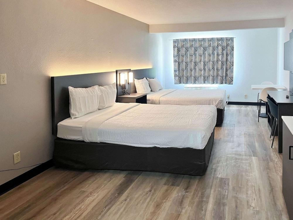 Studio 6 Elkhart, IN- Kitchenette Rooms photo 8
