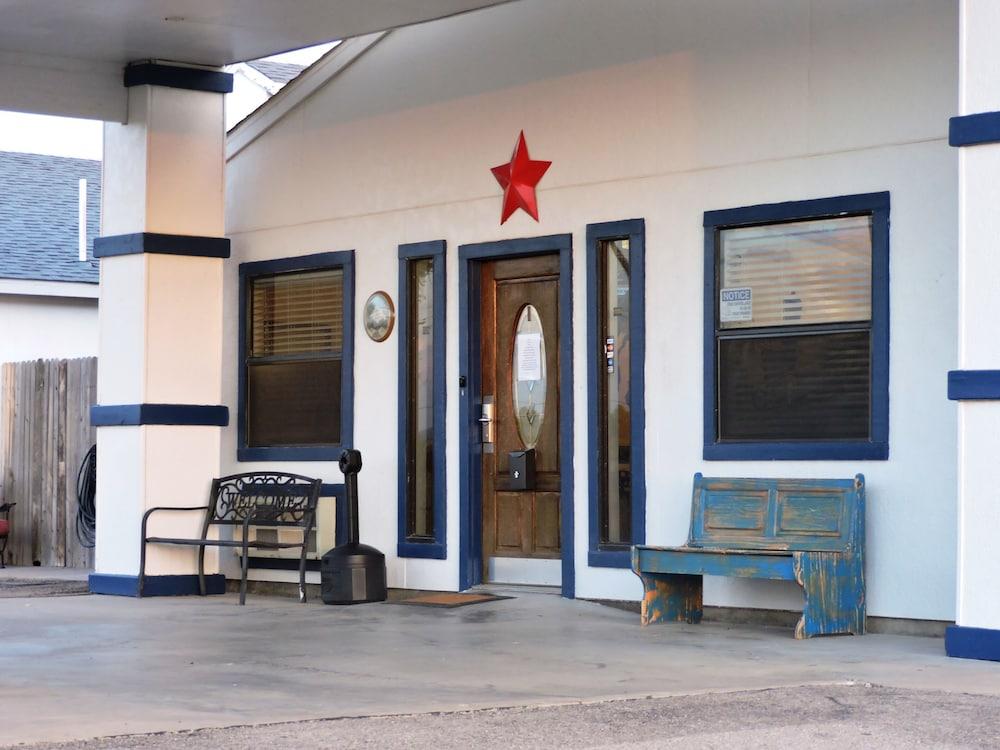 Riata Inn photo 5