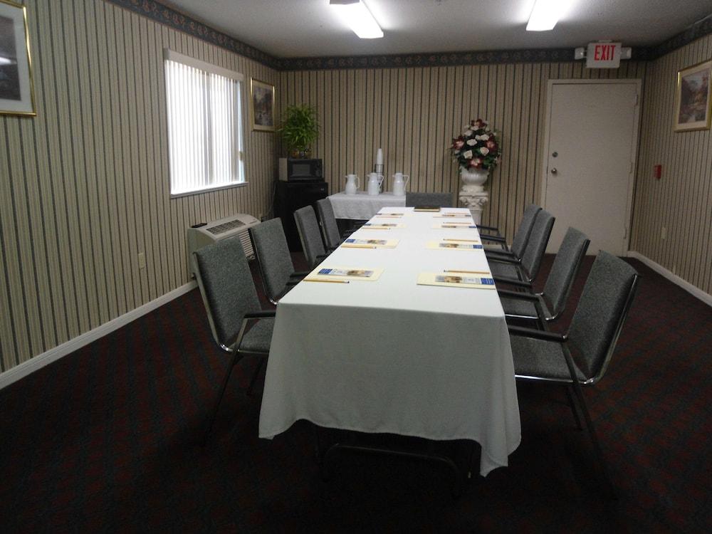 Americas Best Value Inn & Suites Houston Brookhollow NW photo 10