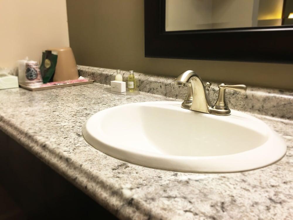 Days Inn by Wyndham Clanton AL photo 17