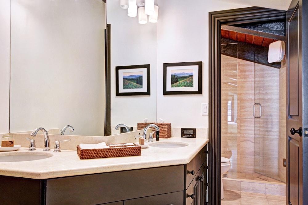 The Lodge at Vail, a RockResort by Vail Resorts photo 37