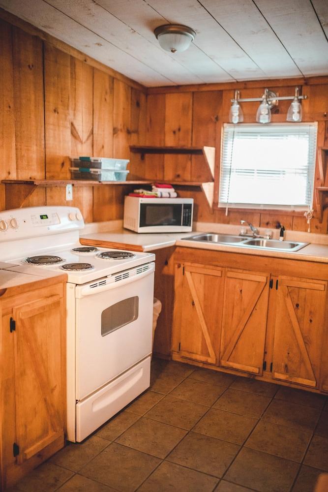 Smoky View Cottages & RV Resorts photo 38