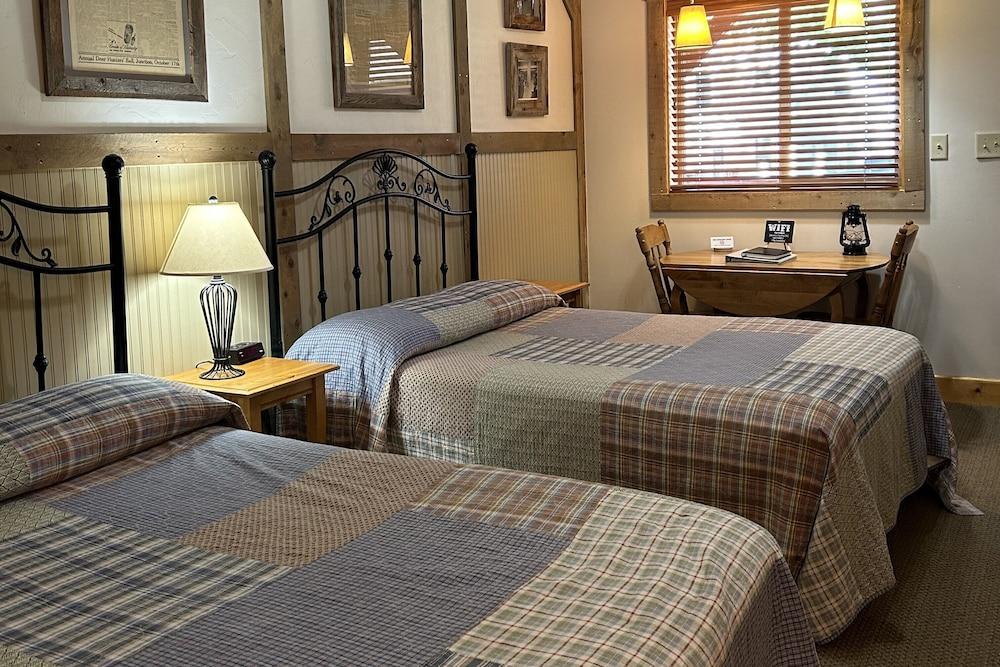Moore's Old Pine Inn photo 11