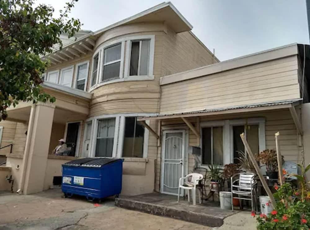Pads on Pasadena Ave photo 3