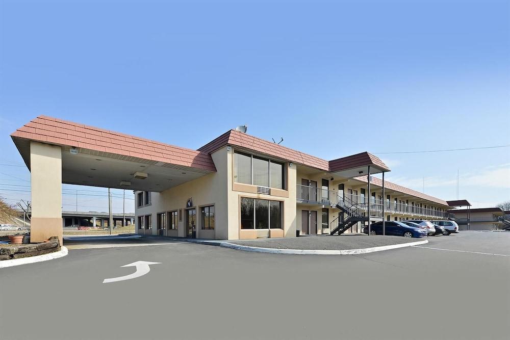 Americas Best Value Inn & Suites Knoxville North photo 1