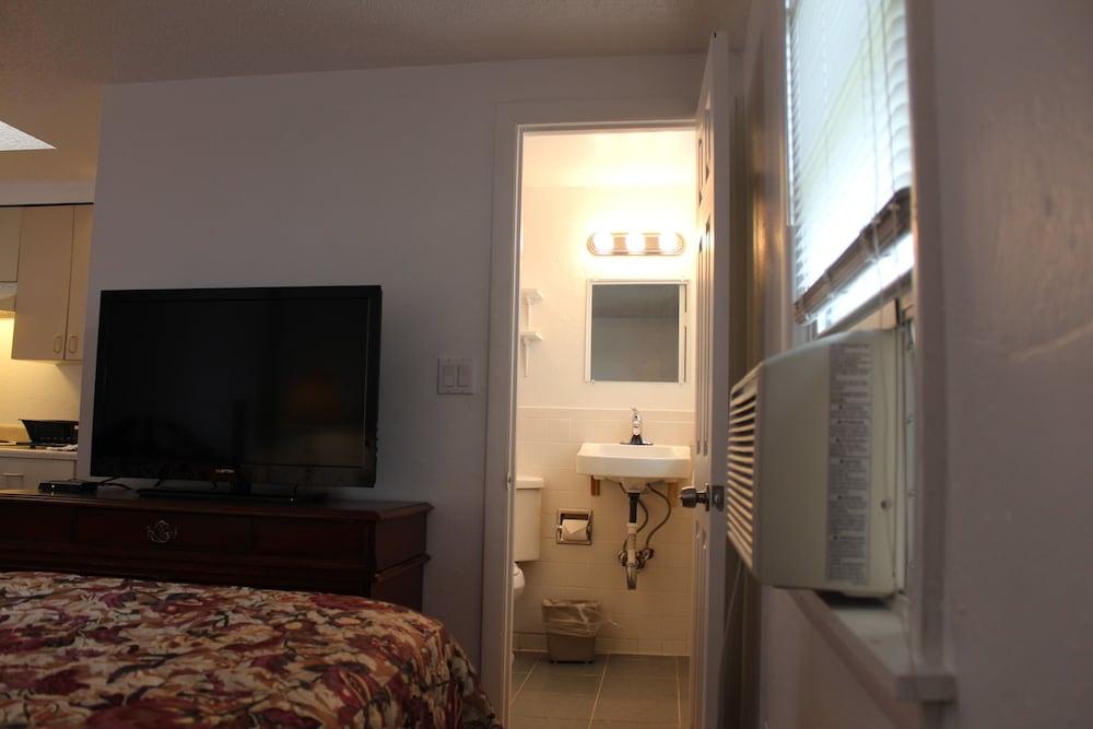 Oceanside Motel photo 8