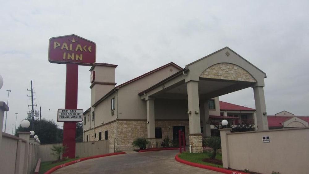 Palace Inn Greenspoint photo 5