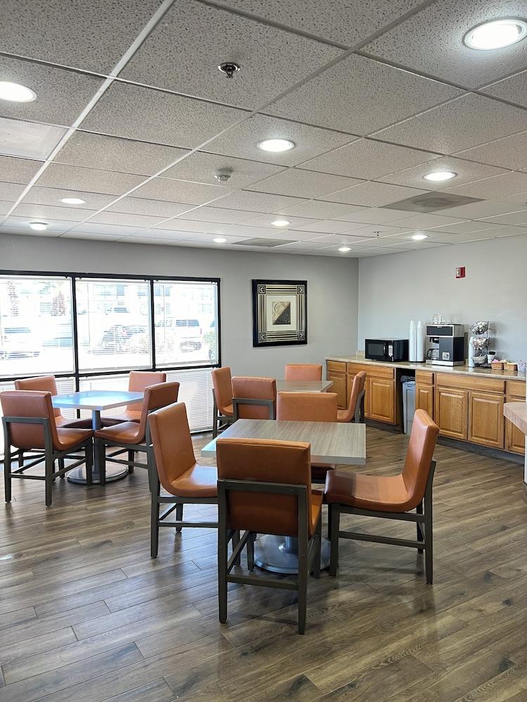 Budget Inn photo 17