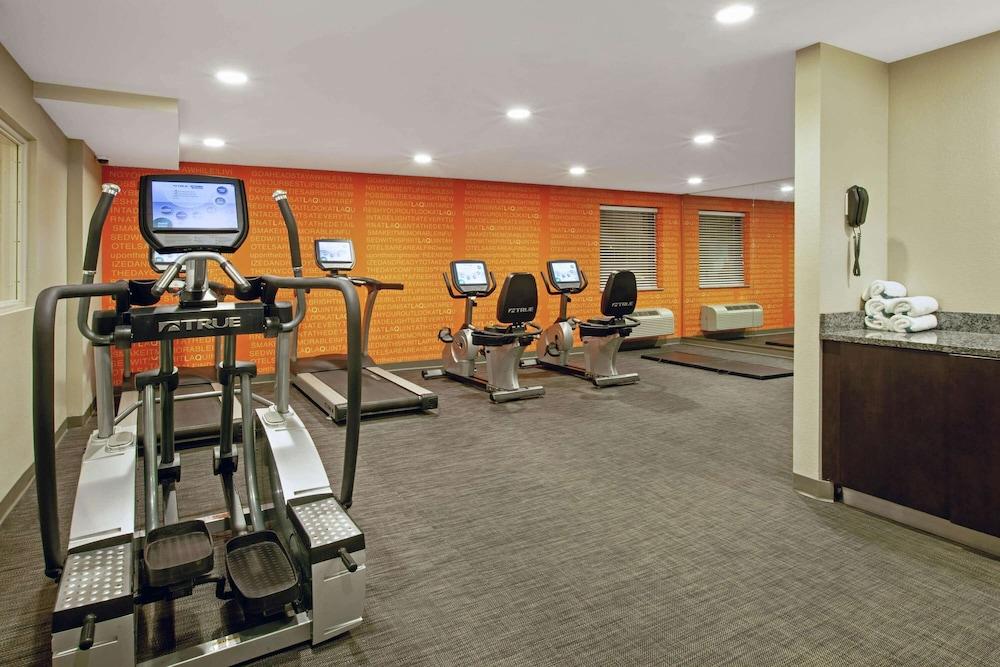 La Quinta Inn & Suites by Wyndham Detroit Metro Airport photo 28