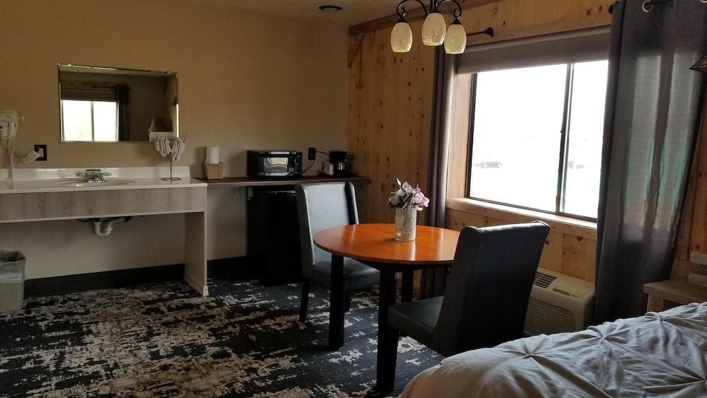 Western Royal Inn photo 17
