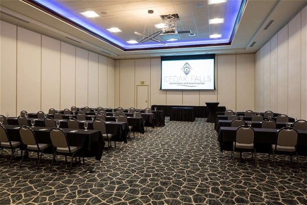 Hilton Garden Inn Cedar Falls photo 44