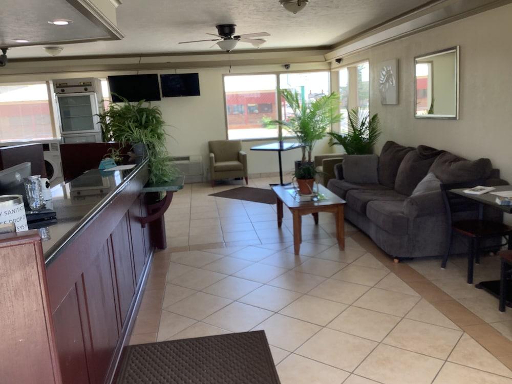 Silver Spur Vintage Inn & Suites photo 5
