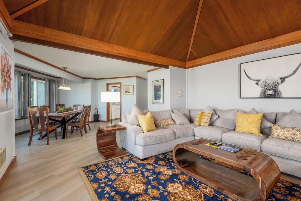 Little Creek Cove Beachfront Resort photo 42