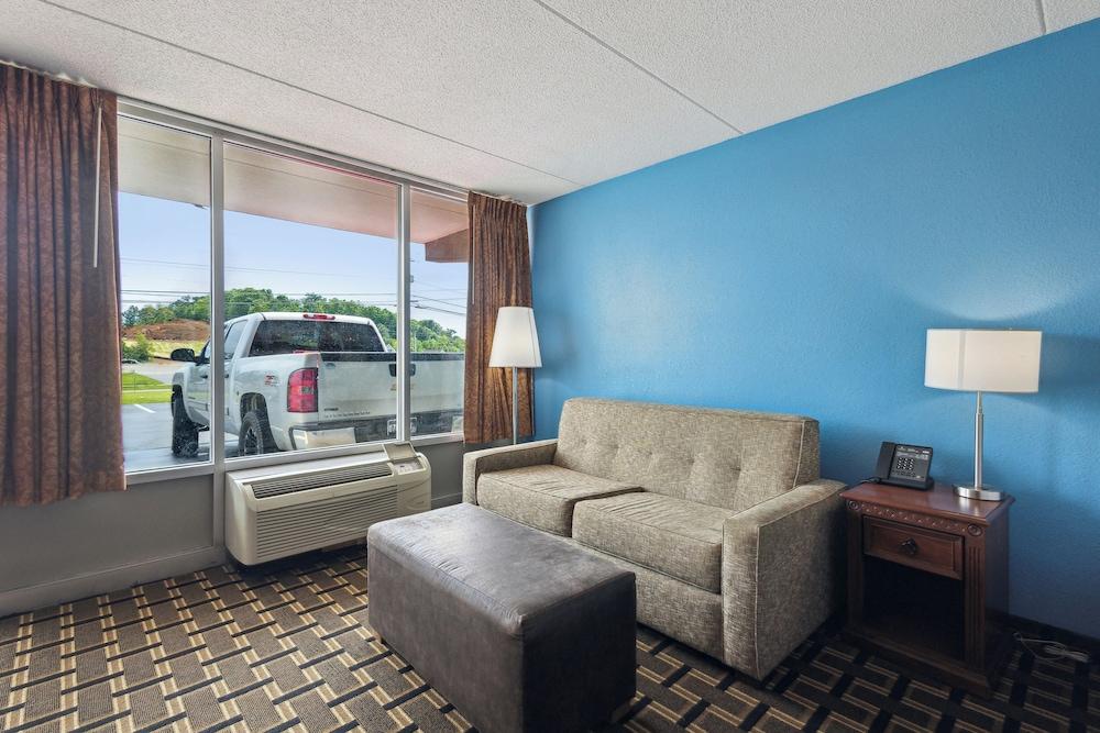 Relax inn by OYO Greeneville Near Hwy US-321 photo 3