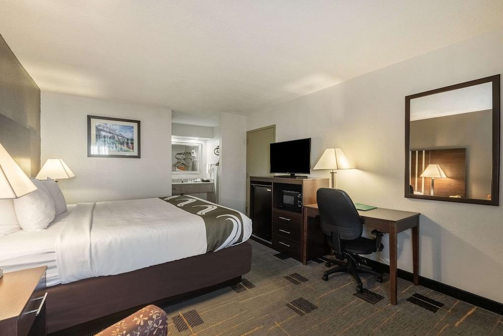 Quality Inn Cleveland North photo 16