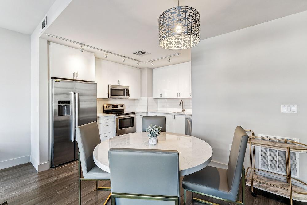 Modern Condos in California Building by Hosteeva photo 88