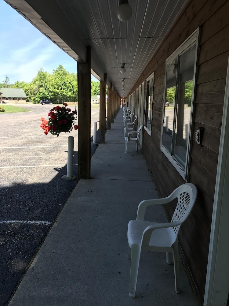 Quality Inn & Suites Munising photo 33
