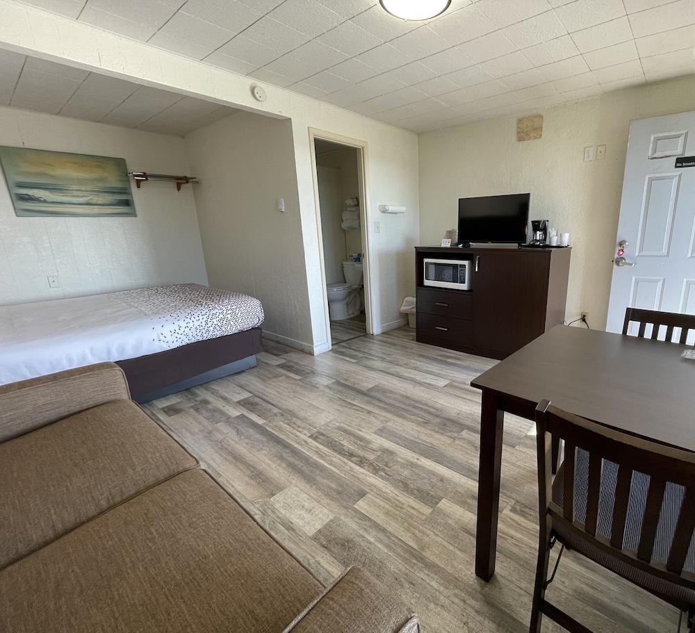 Holiday Motel photo 8