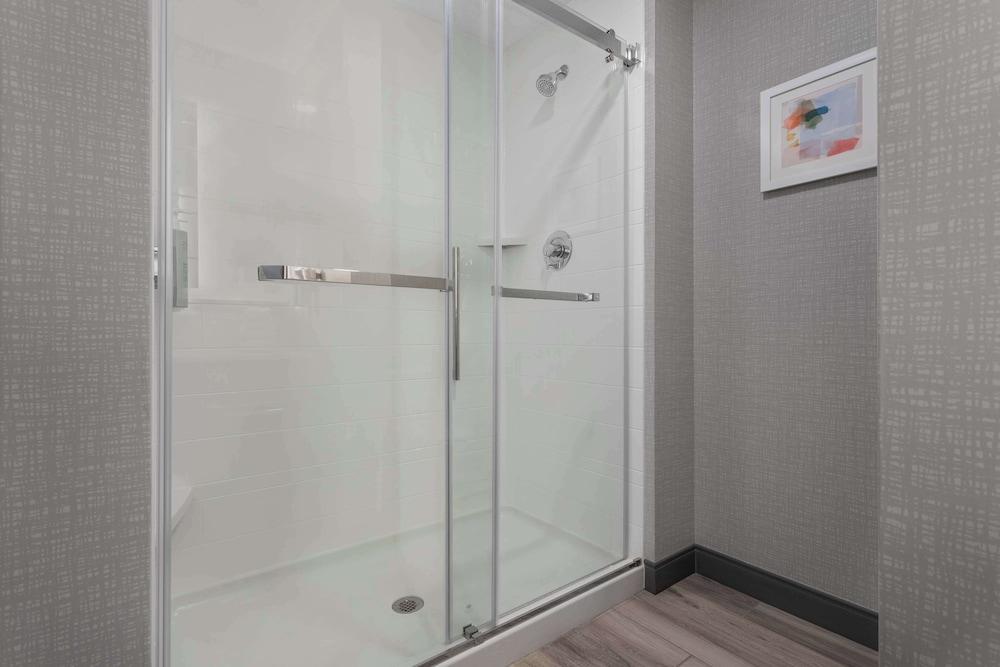 Hampton Inn & Suites Lincoln - Northeast I-80 photo 32