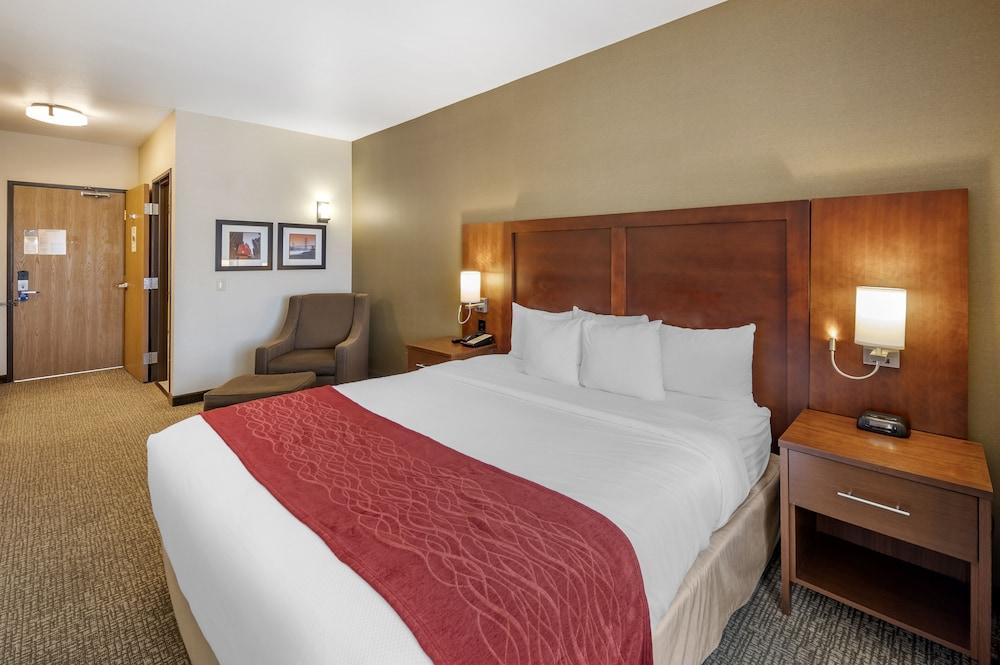 The Atrium Hotel photo 16