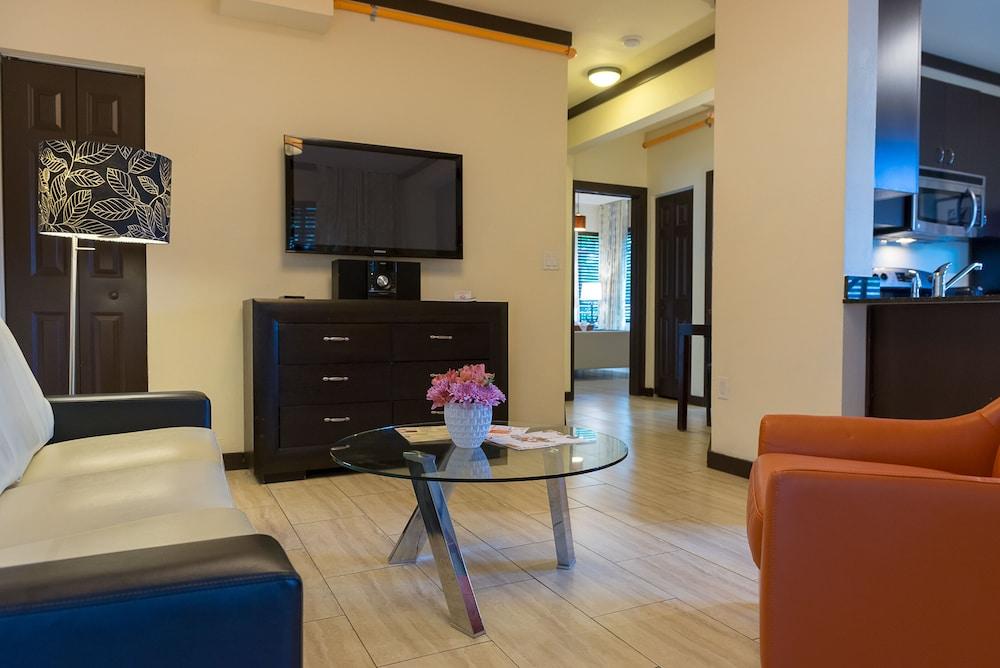 Tradewinds Apartment Hotel photo 54