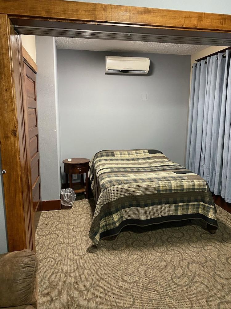 Burge Hotel photo 6