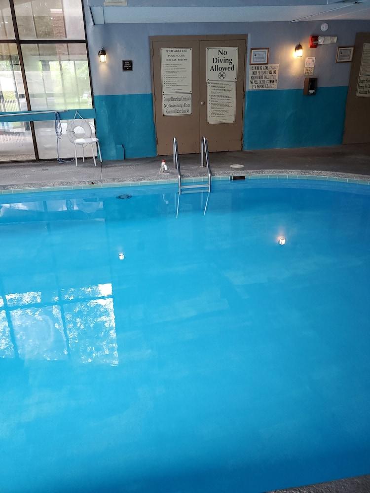 Pine Lake Resort and Banquets photo 3