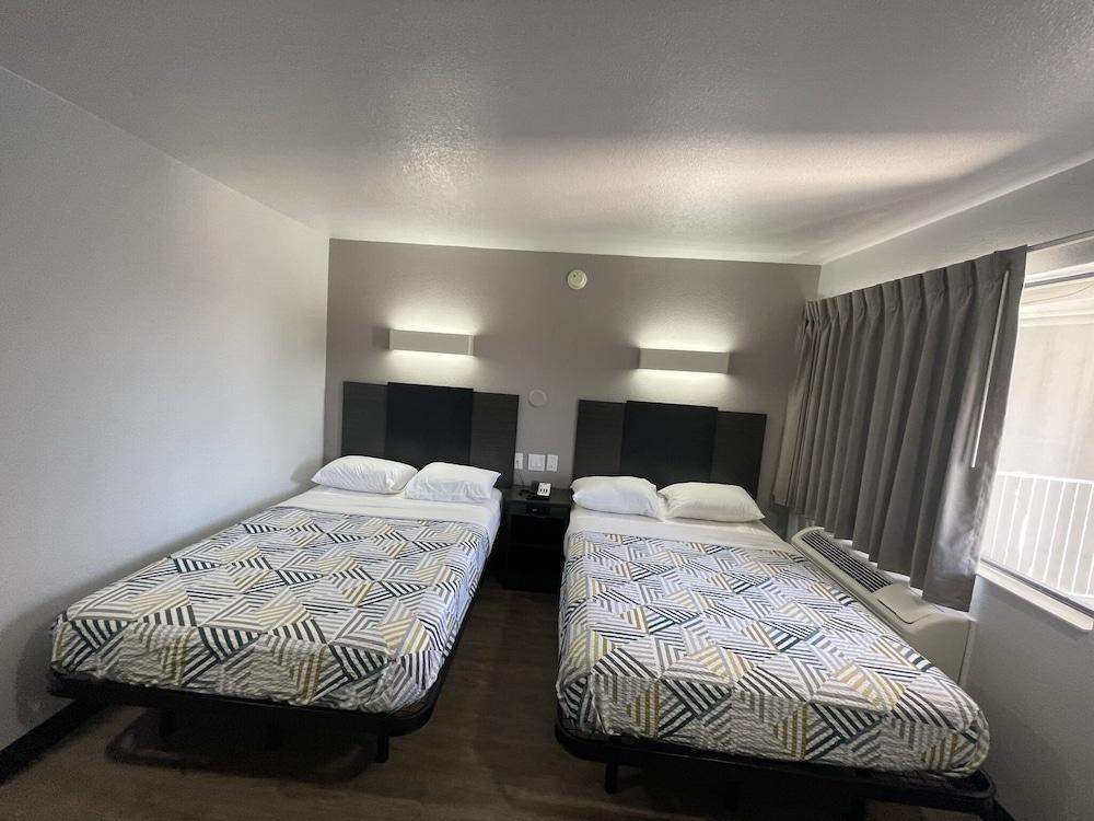 Motel 6 Denton, TX - UNT photo 4