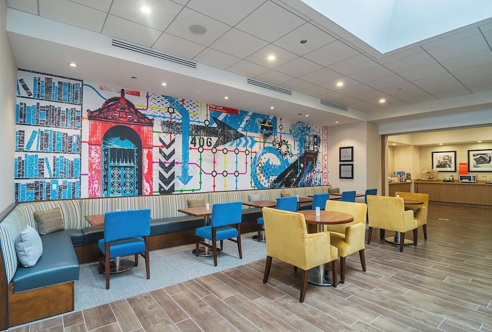 Hampton Inn Chicago North-Loyola Station photo 39