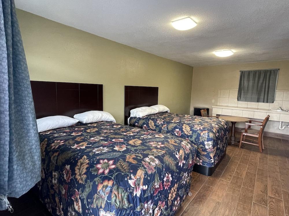 Economy inn photo 9