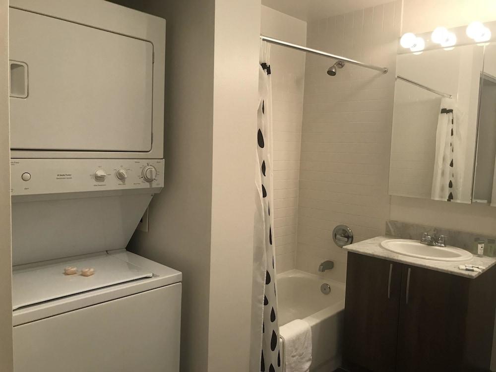 Downtown Luxury Suites photo 26