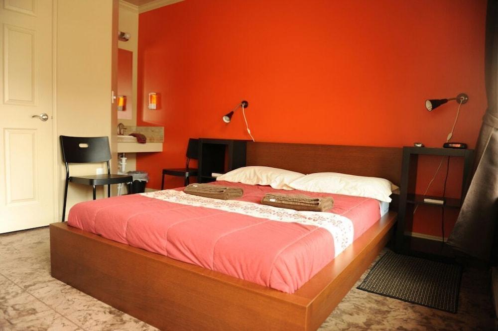 Camelot Inn at Honeyville photo 3