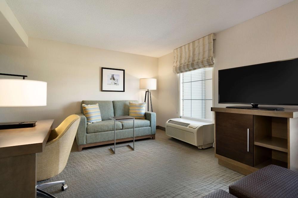Hampton Inn & Suites Newport/Middletown photo 11