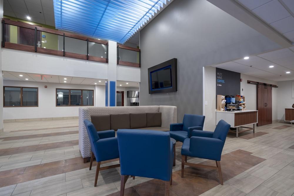 Holiday Inn Express Minneapolis/Coon Rapids/Blaine by IHG photo 4
