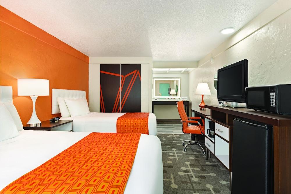 Dover Inn & Suites photo 10
