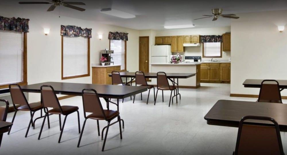 Travelers Inn photo 35
