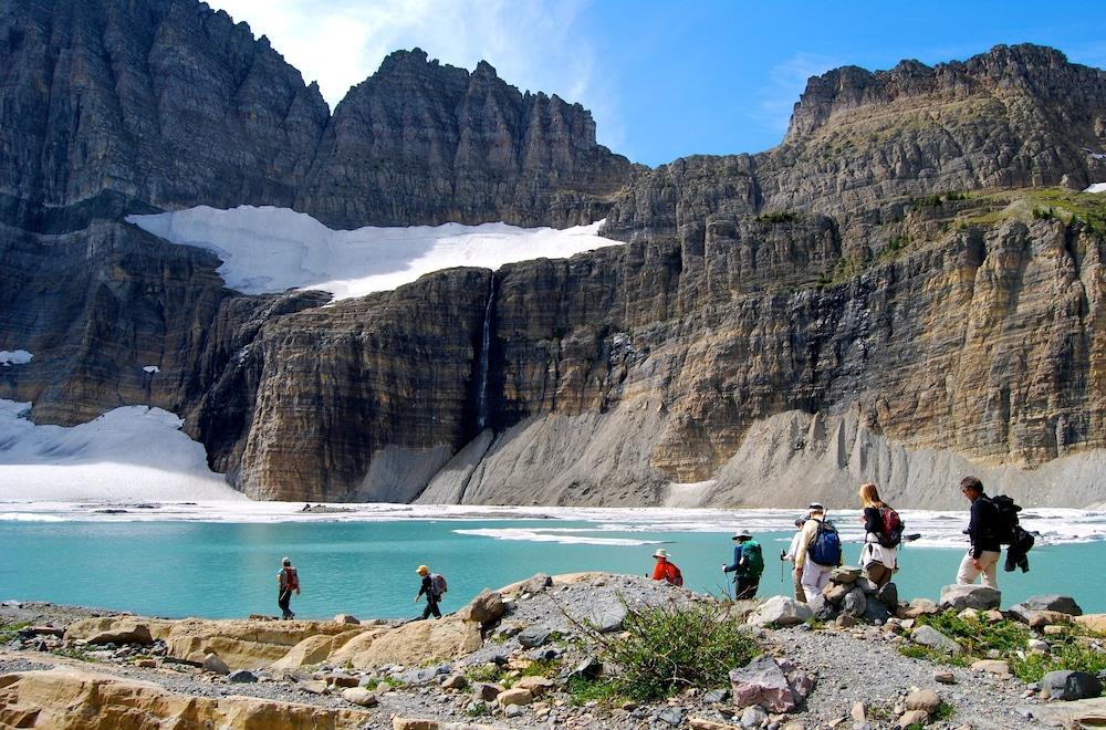 Glacier Guides Lodge photo 17