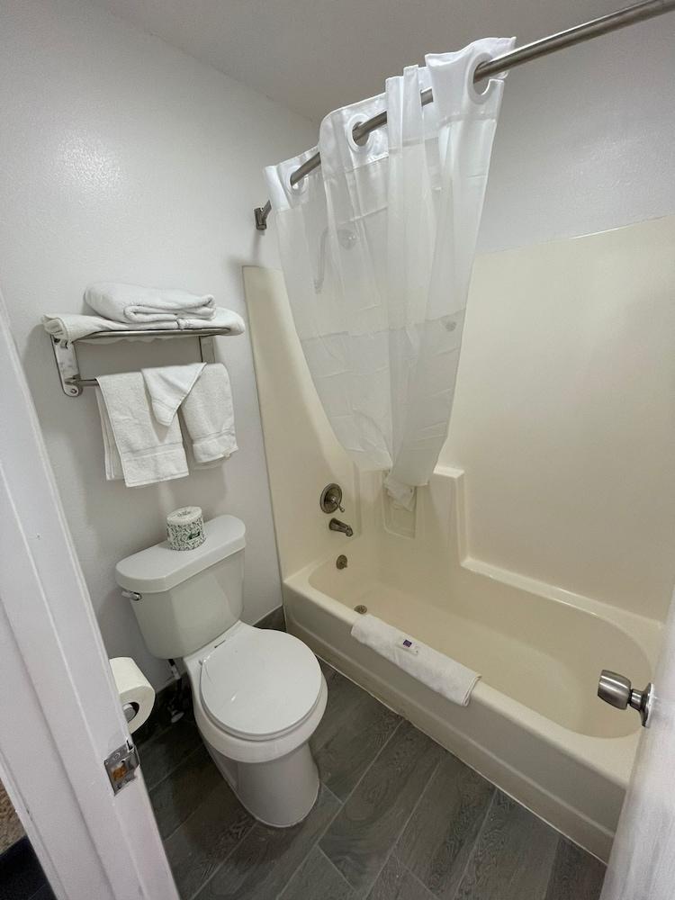Crestview Inn photo 23