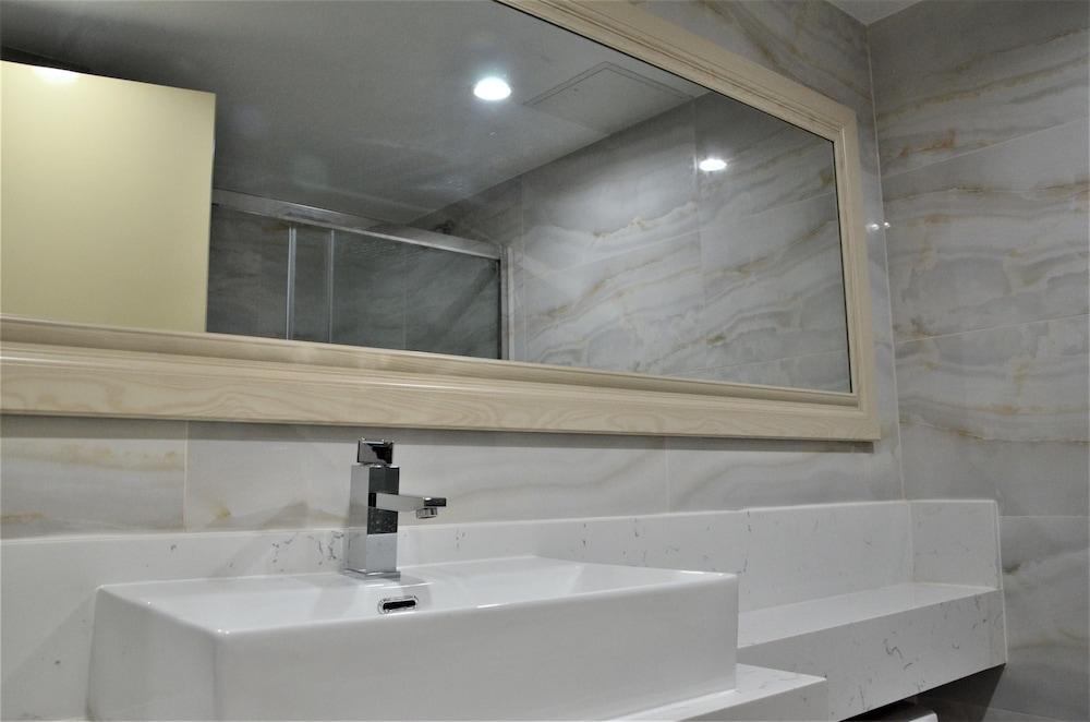Lic Plaza Hotel photo 16