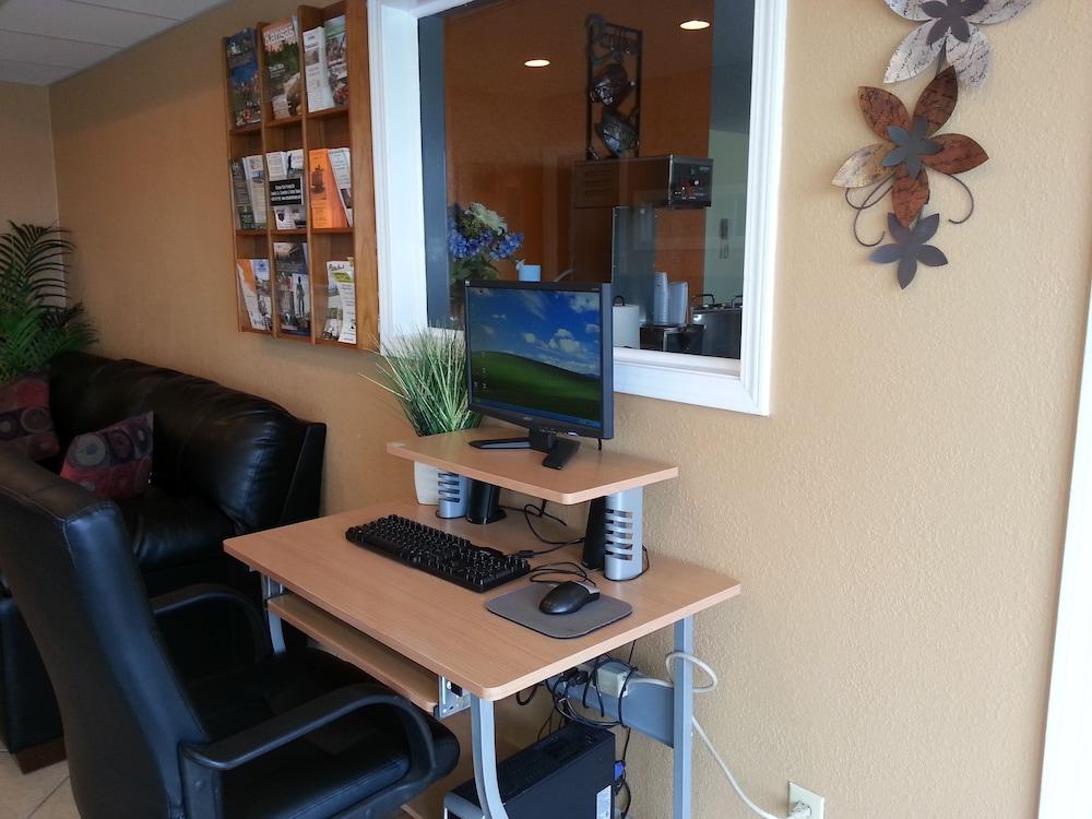 Regency Inn photo 30