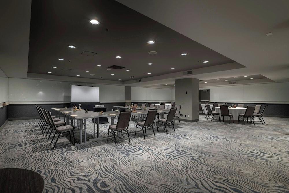 Renaissance Reno Downtown Hotel & Spa photo 4