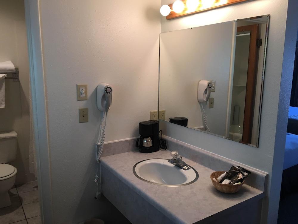 Golden Eagle Inn photo 10